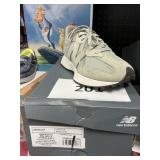 NB sneaker M7.5 W9