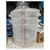 2-6qt Cambro food storage conainers & lids