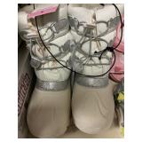 Youth snow boots size 6
