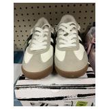 DV womens sneaker size 7