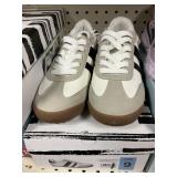 DV womens sneaker size 9