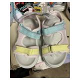 Osh Kosh toddler sandal size 8