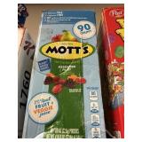 Motts fruit snacks 90ct