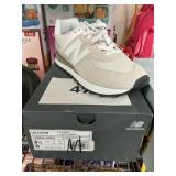 NB womens classic senaker size 8.5