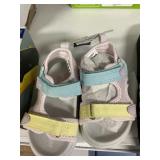 Osh Kosh toddlers sandals size 5