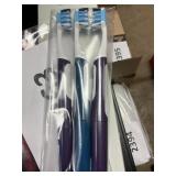 Battery op toothbrushes 3 ct