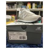 NB womens classic sneaker size 6