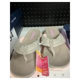 Skechers flip flop size 8
