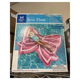 Inflatable bow float