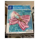 Inflatable bow float