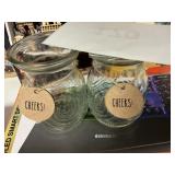 2 clear glass vase