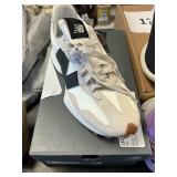 NB womens snekaer size 6.5