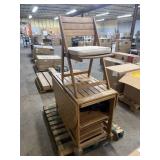 Drop leaf table & 5 folding chairs - damaged