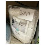Martha Stewart white down comforter Twin