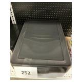 6 Clear totes n lids