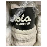 Lola blanket