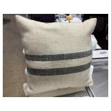 Details pillow 18x16