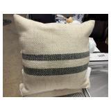 Details pillow 18x16