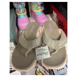 Skechers flip flop size 11