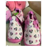 Minnie water shoes size 9/10