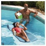 Deluxe pool loung