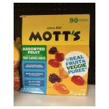 MOtts 90 pouches fruit snacks
