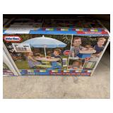 Little Tikes east store play table w/ umbrella
