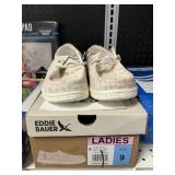 Eddie Bauer lace up loafer size 9