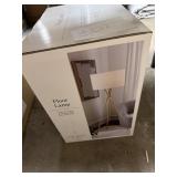 Threshold floor lamp