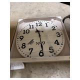 Threshold wall clock 26in