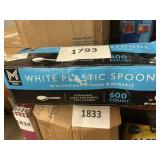 White plastic spoons 600 ct