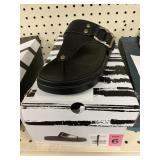 DV sandal size 6