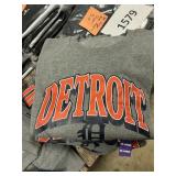 Detroit long sleeve sweat shirt  M 5 ct
