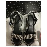 Universal Thread heels size 8