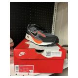 Nike sneaker size 8 mens