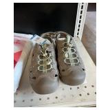 Eddie Bauer ladies sandals size 9M