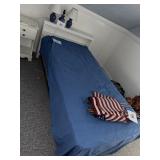 Single bed w/ bedding