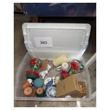 Tote- hummingbird feeders lot