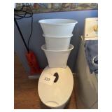 Hamper- trash cans lot
