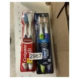 Colgate 2 toothbrush Oral-B 2 toothbrushes