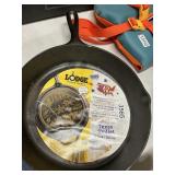 Lodge cast iron 12in skillet