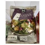 Large cut seasoned croutons