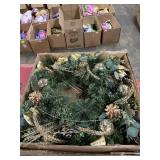 Pre-lit Decorative wreath w/ gold accent