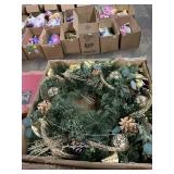 Pre-lit Decorative wreath w/ gold accent
