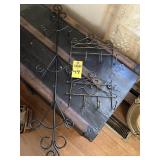 Metal Plate Holders And Hangers