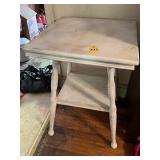 Vtg Spindle Leg Side Table