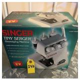 Singer Tiny Serger - Overedging Machine