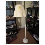 4.5' Pole Lamp