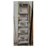 Louisville 6' Fiberglass Ladder