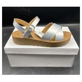 *NEW* Doveic Sandals - Size 6
